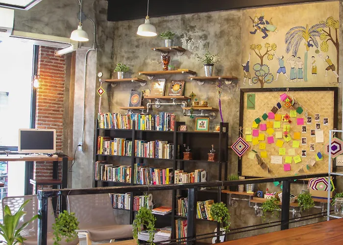 Hostel Thonglor Travellers And Cafe Bangkok