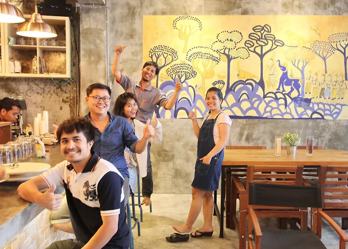 Thonglor Travellers And Cafe Hostel