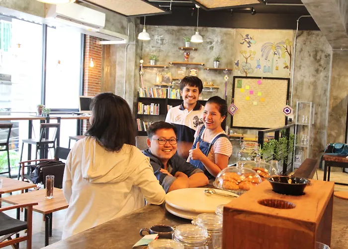 Hostel Thonglor Travellers And Cafe Bangkok