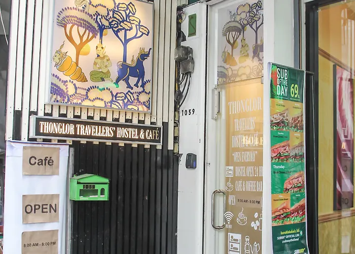 Hostel Thonglor Travellers And Cafe Bangkok