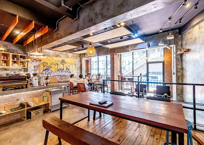 Hostel Thonglor Travellers And Cafe