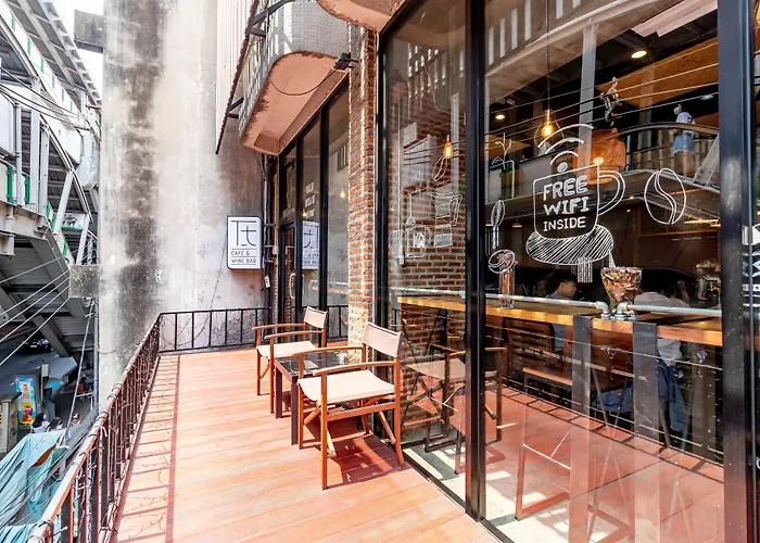 Hostel Thonglor Travellers And Cafe