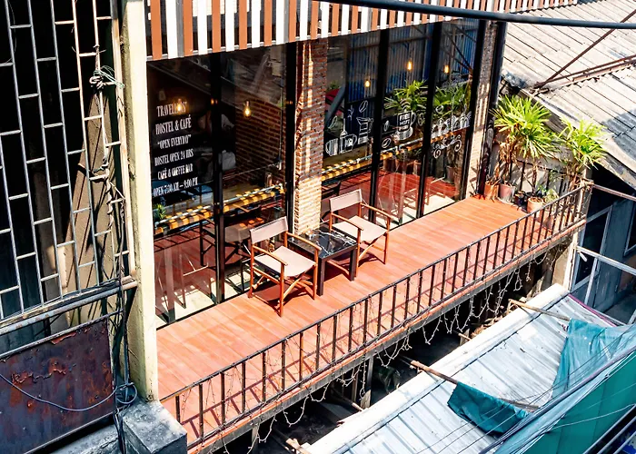 Thonglor Travellers And Cafe Hostel