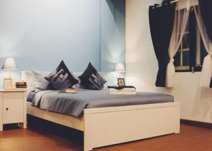 Thonglor Travellers And Cafe Hostel