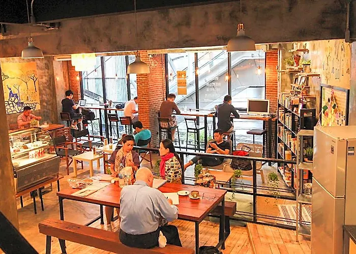 Hostel Thonglor Travellers And Cafe Bangkok