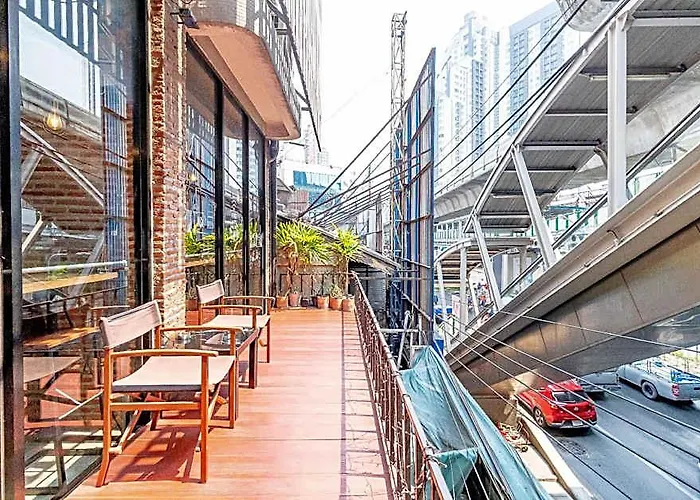 Thonglor Travellers And Cafe