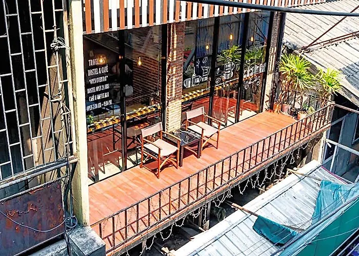 Thonglor Travellers And Cafe *