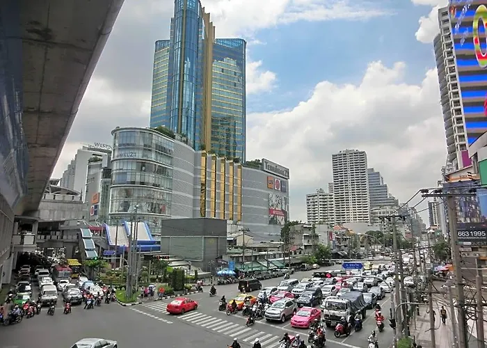 Thonglor Travellers And Cafe