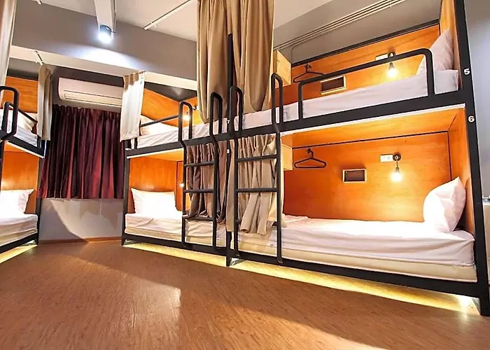 Hostel Thonglor Travellers And Cafe