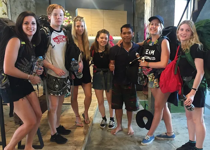 Hostel Thonglor Travellers And Cafe