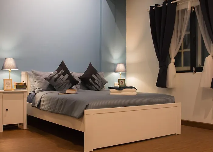 Thonglor Travellers And Cafe Hostel Bangkok