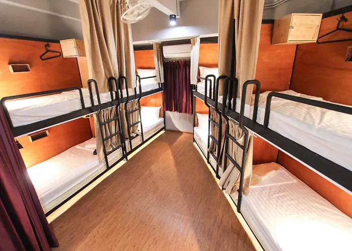 Hostel Thonglor Travellers And Cafe *