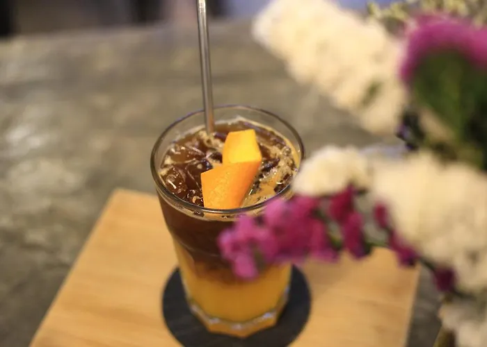 Thonglor Travellers And Cafe * Bangkok