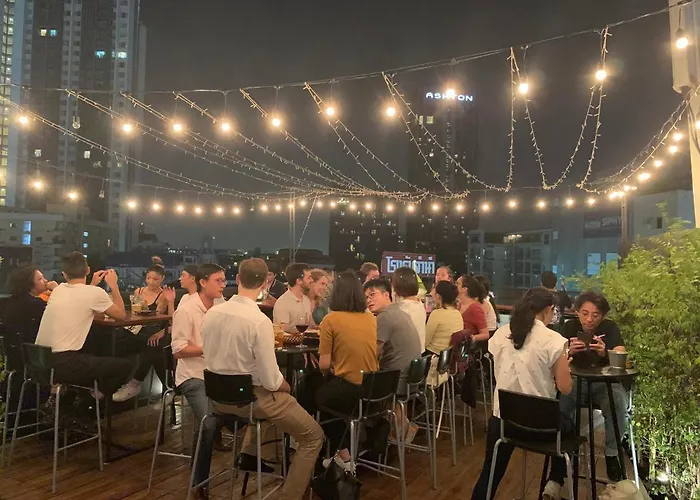 Thonglor Travellers And Cafe *
