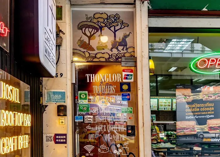 Thonglor Travellers And Cafe Hostel