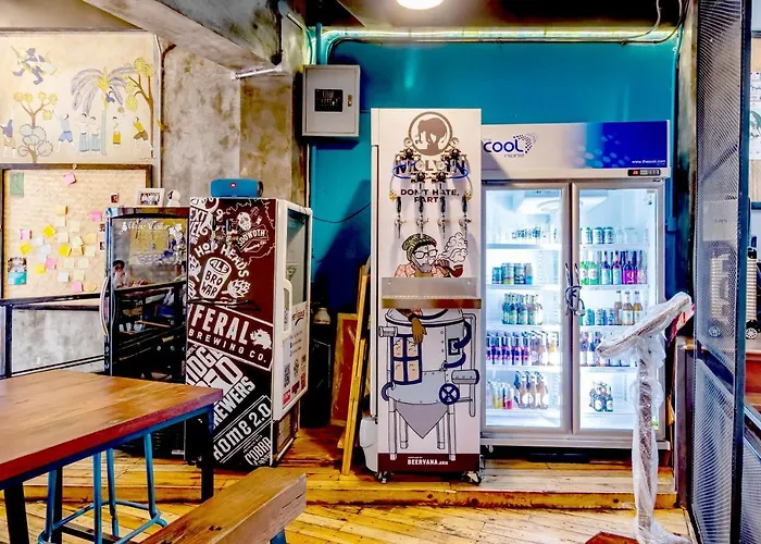 Hostel Thonglor Travellers And Cafe *